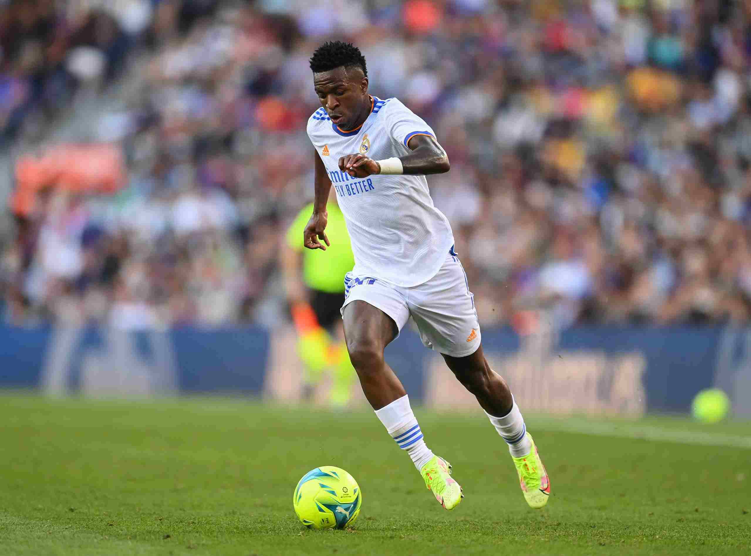 Vinícius Júnior Cân Nhắc Rời Real Madrid, Nhắm Tới Paris Saint-Germain 3 Vinícius Júnior - tâm điểm tin đồn chuyển nhượng 2025